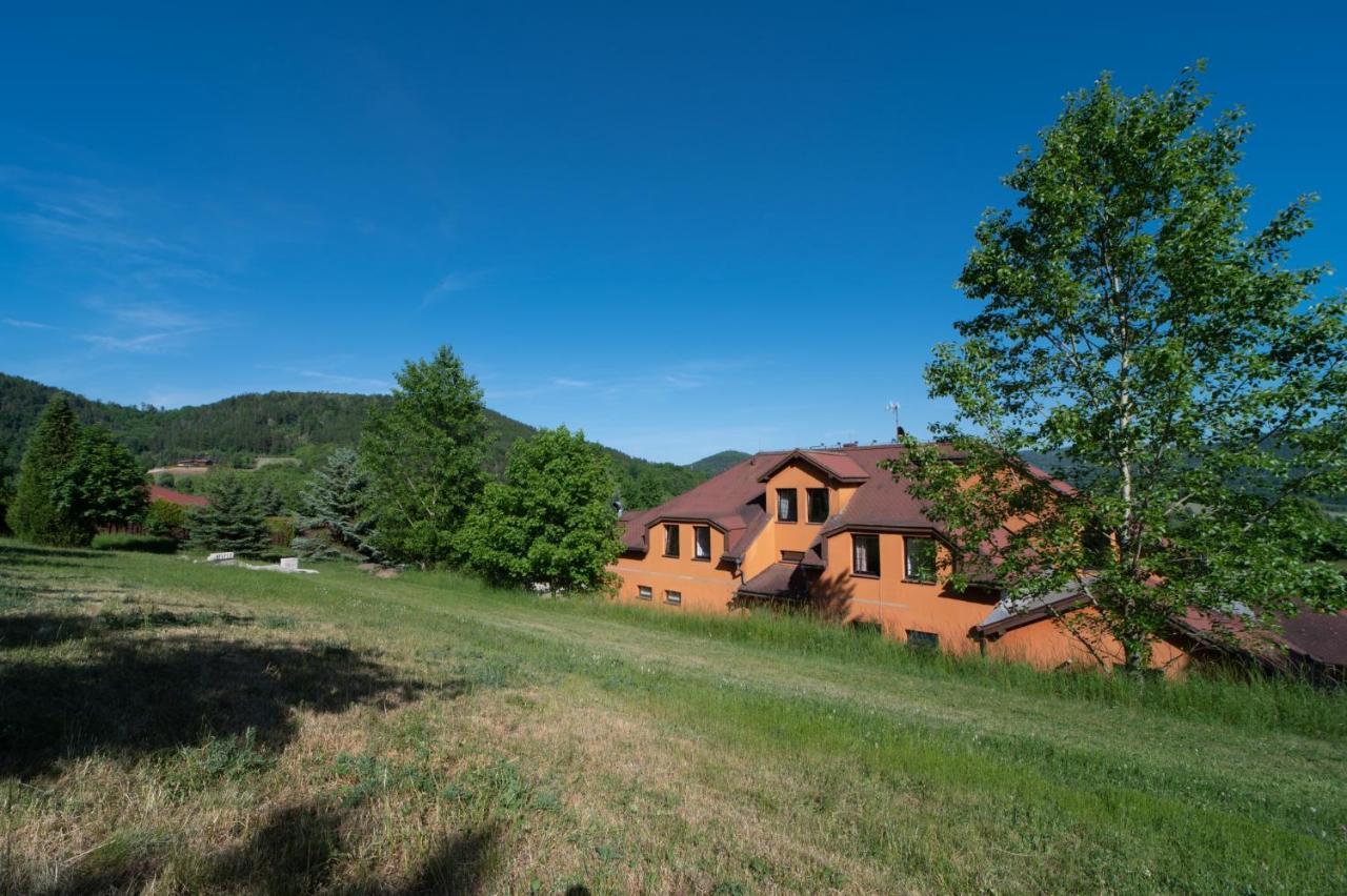 Hotel Formule à Perštejn Extérieur photo