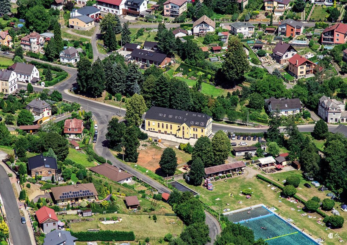 Hotel Formule à Perštejn Extérieur photo