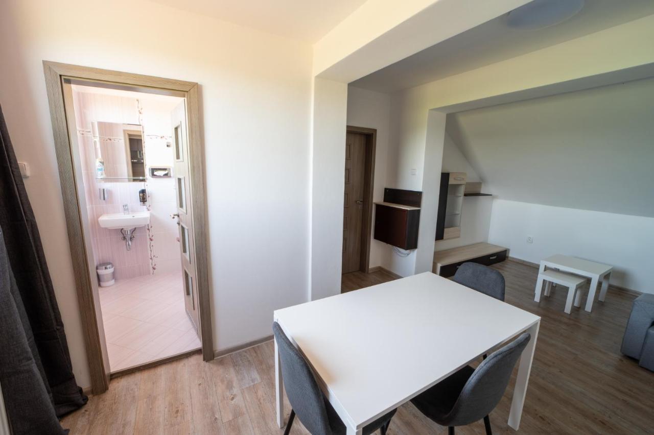 Hotel Formule à Perštejn Extérieur photo