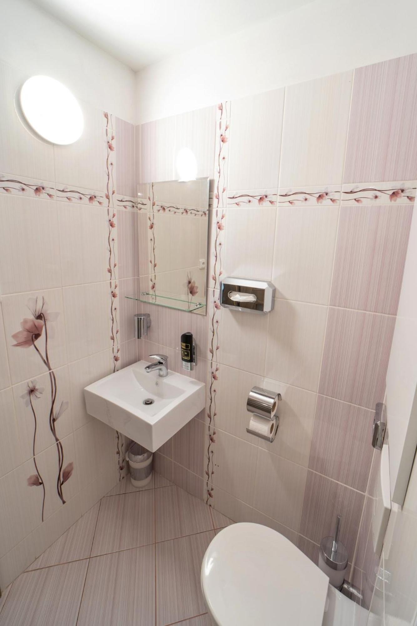Hotel Formule à Perštejn Extérieur photo
