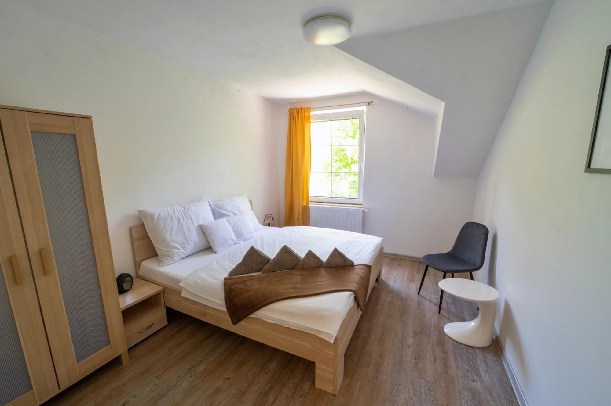 Hotel Formule à Perštejn Extérieur photo
