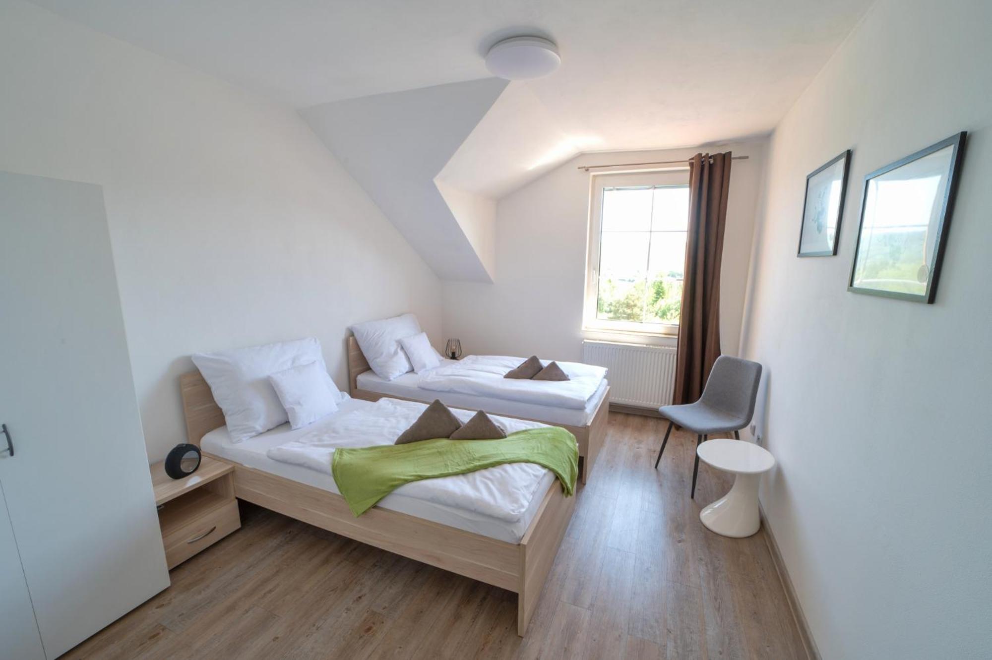 Hotel Formule à Perštejn Extérieur photo