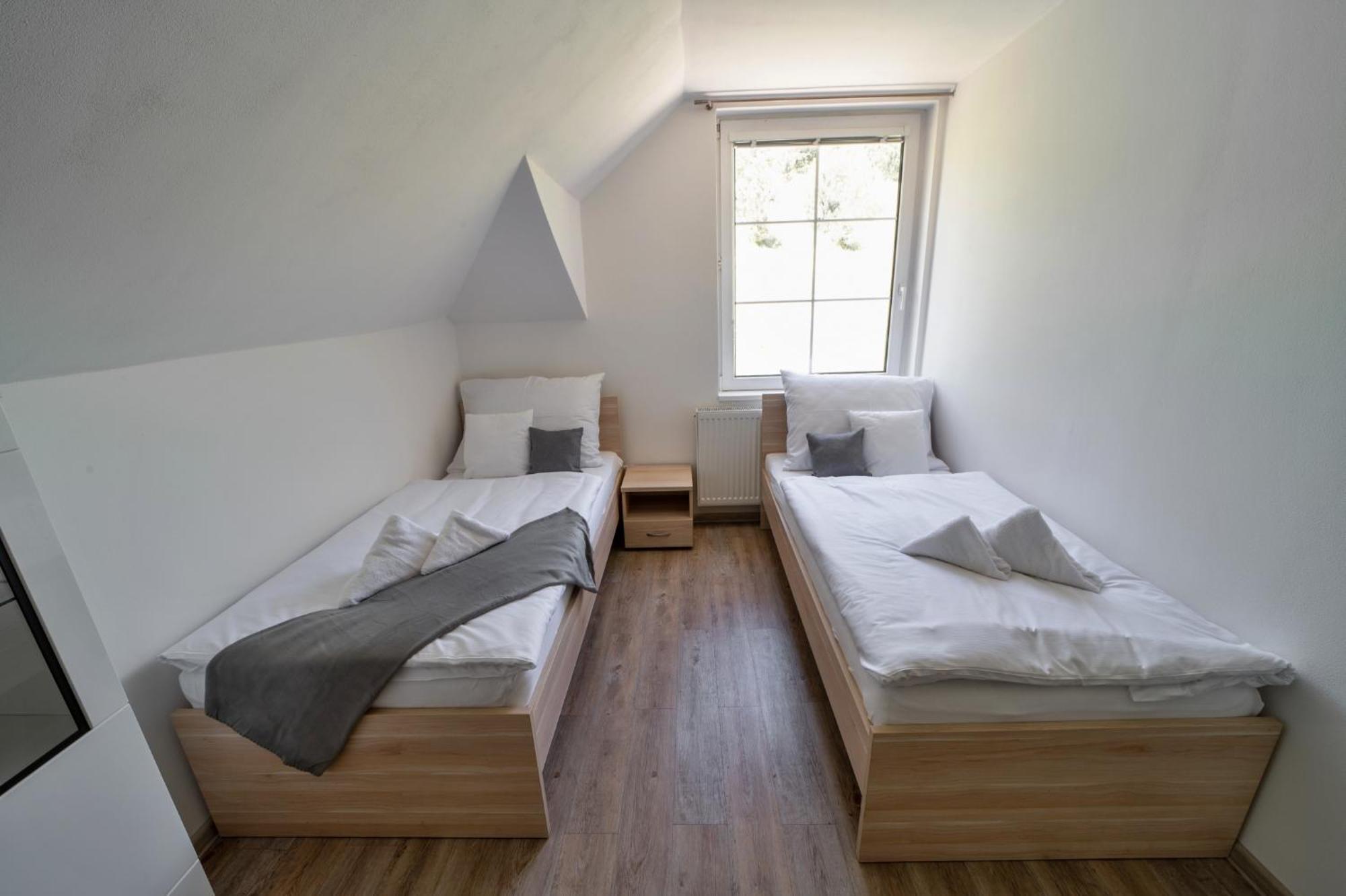 Hotel Formule à Perštejn Extérieur photo