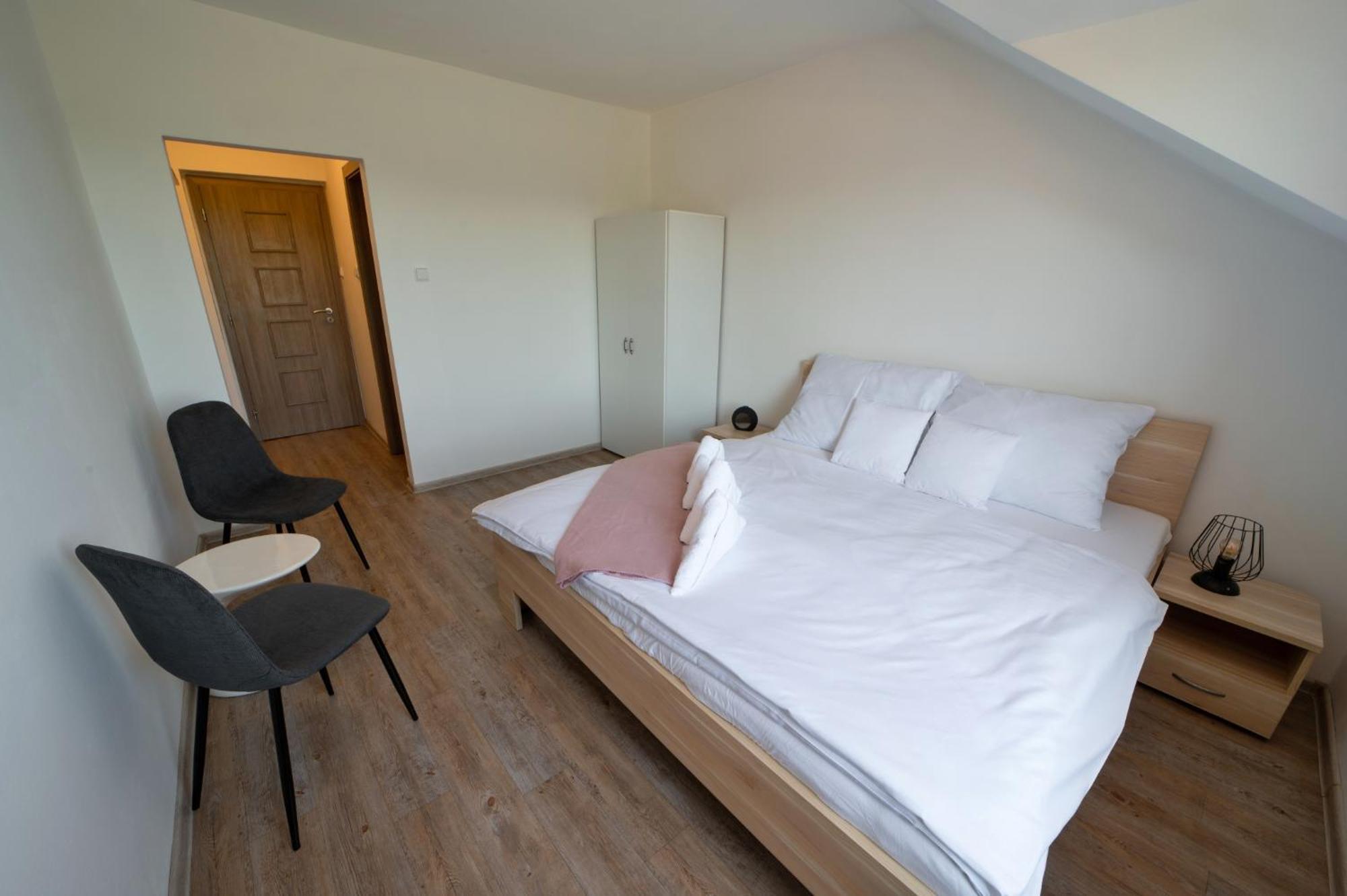 Hotel Formule à Perštejn Extérieur photo