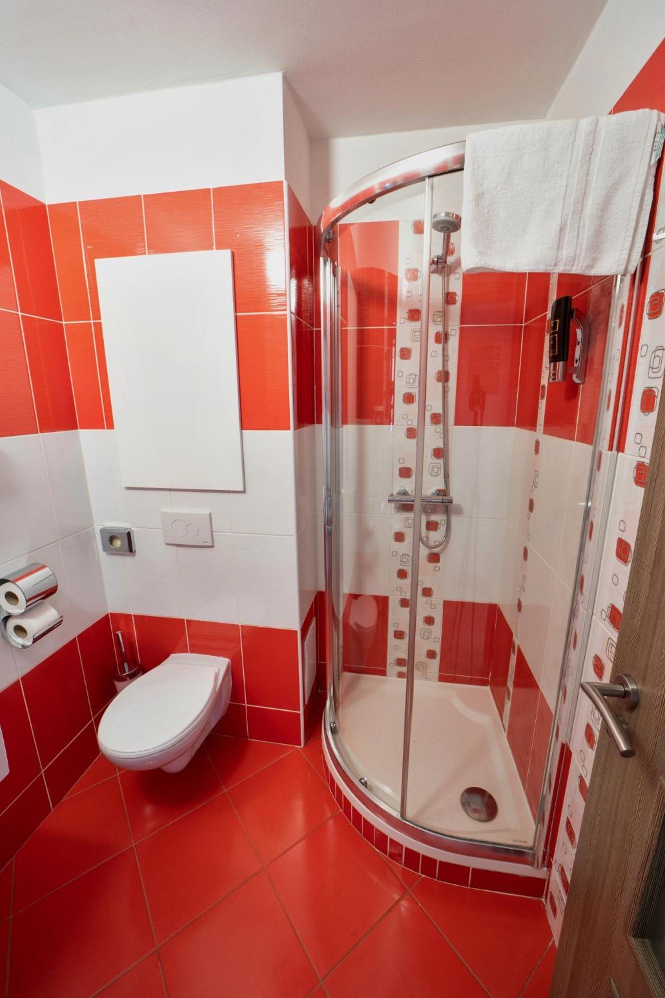 Hotel Formule à Perštejn Extérieur photo