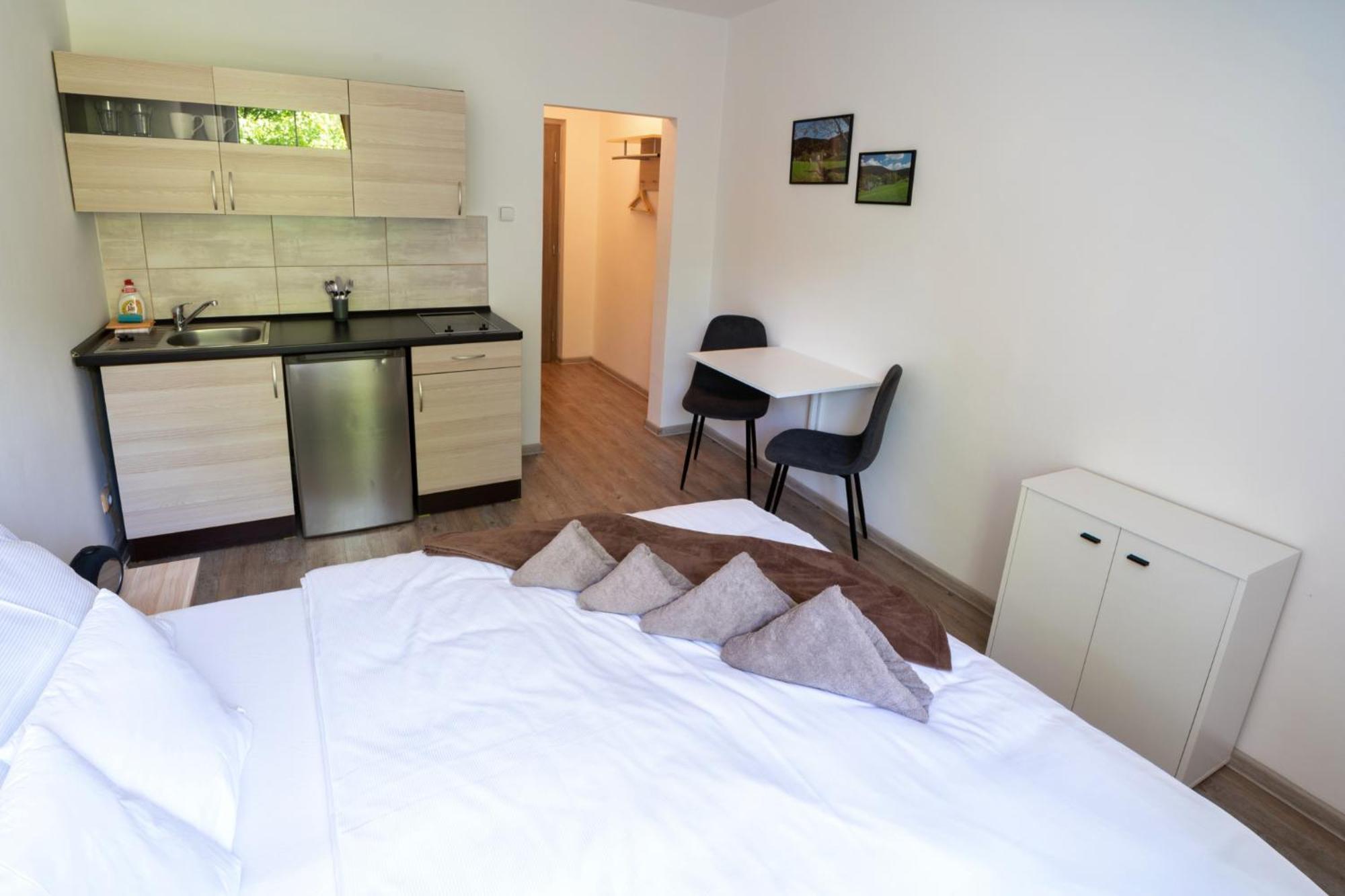 Hotel Formule à Perštejn Extérieur photo