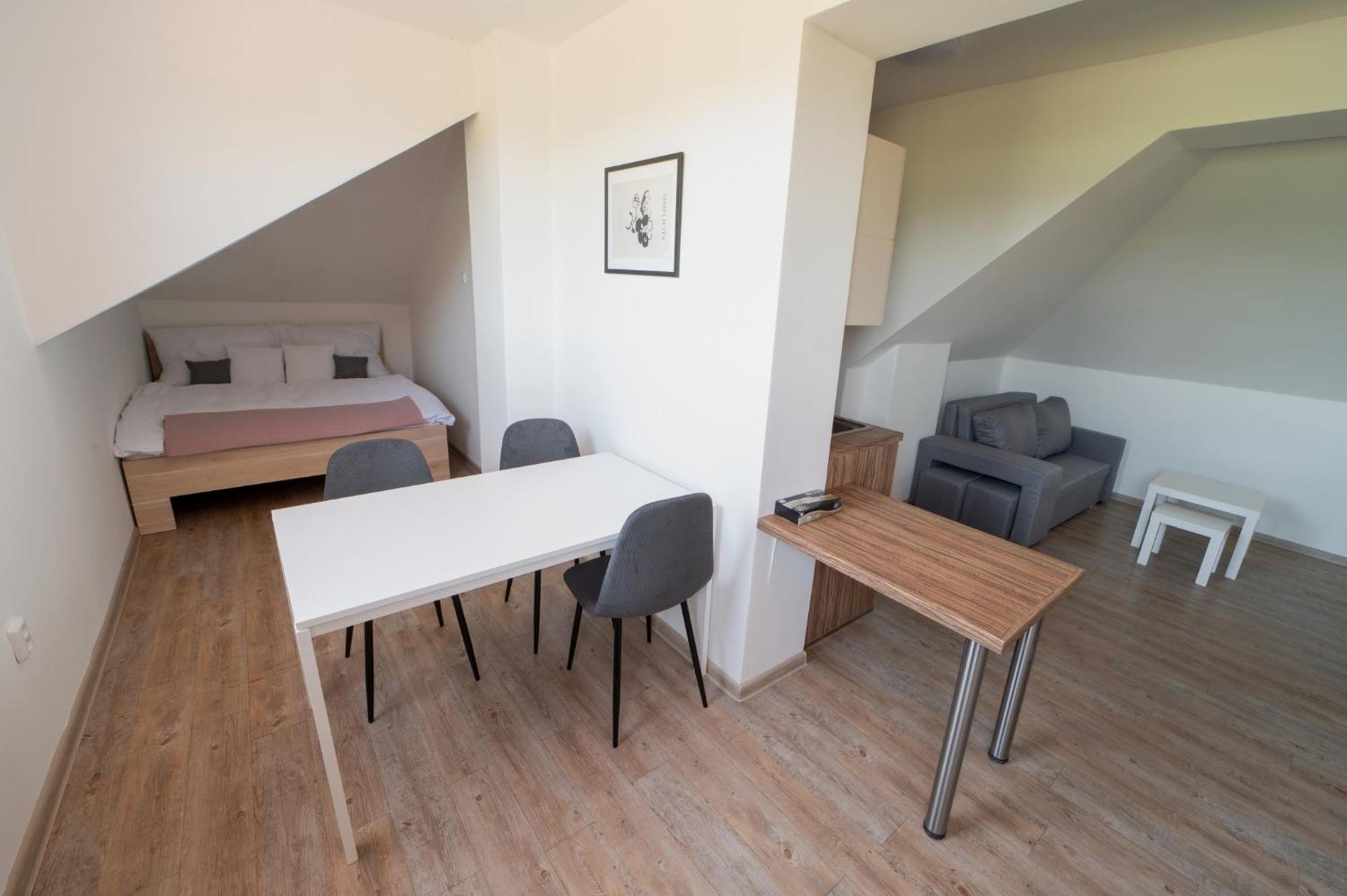 Hotel Formule à Perštejn Extérieur photo
